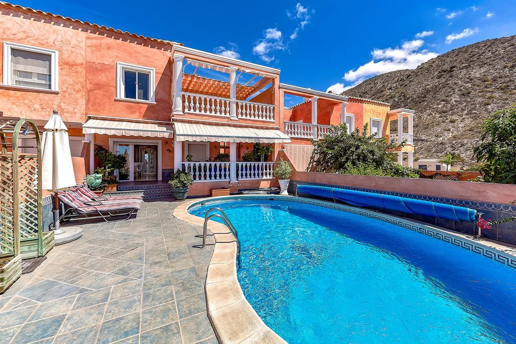 Villa In Los Cristianos 洛斯克里斯蒂亚诺斯 外观 照片