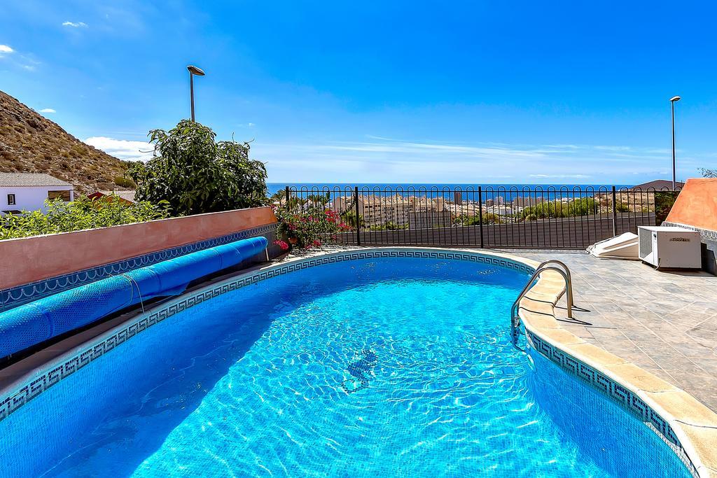 Villa In Los Cristianos 洛斯克里斯蒂亚诺斯 外观 照片